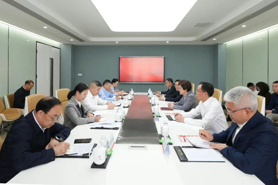 重庆市政协党组书记、主席程丽华莅临365英国上市集团调研时指出 为加快建设民营经济发展高地贡献政协力量