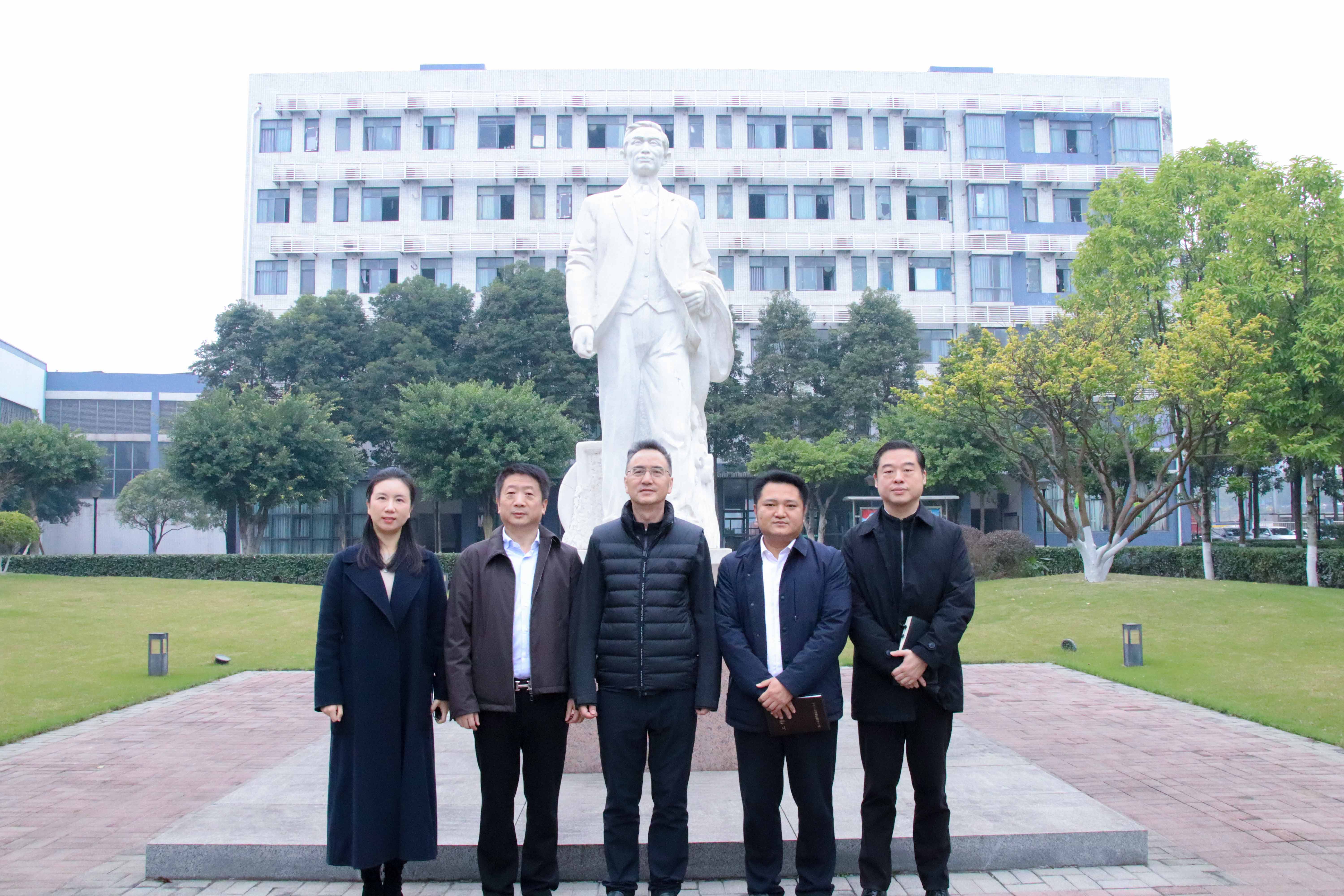 两江新区区委常委赵兵莅临365英国上市集团调研指导